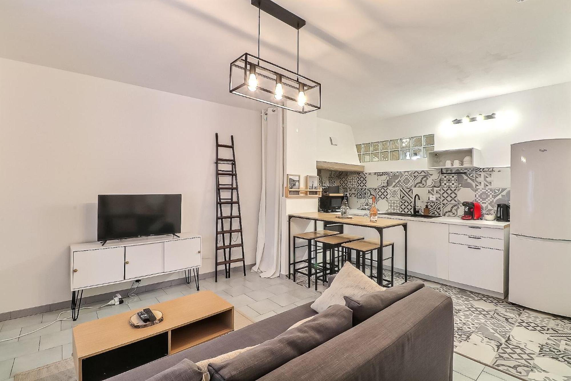 Apartment Hyper Centre Terrasse Wifi La Pierre D'histoire Beaucaire (Gard)